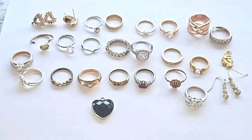 Vintage Estate Costume Jewelry Lot! 20 Rings 3 Ear Rings,  1 Pendant