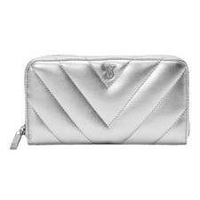 NEW Victoria s Secret Large Quilted Wallet, Faux Leather, Silver, Zip, 44.95