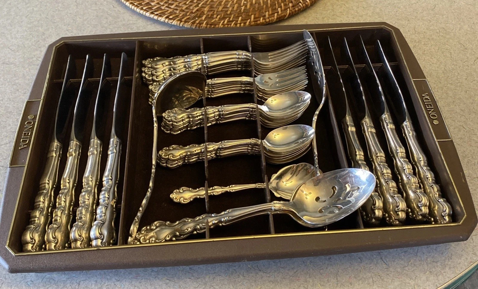 Vintage Oneida Community Modern Baroque Silverplate Flatware Set QTY 41 W/Tray