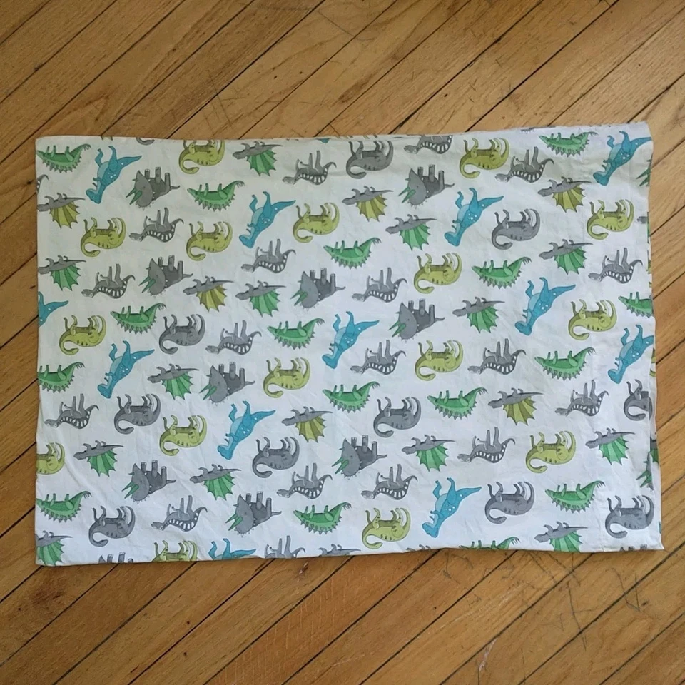 Funda de Almohada Pottery Barn Niños Tamaño Estándar Multicolor Dinosaurios Algodón Orgánico Foto 3 de 4