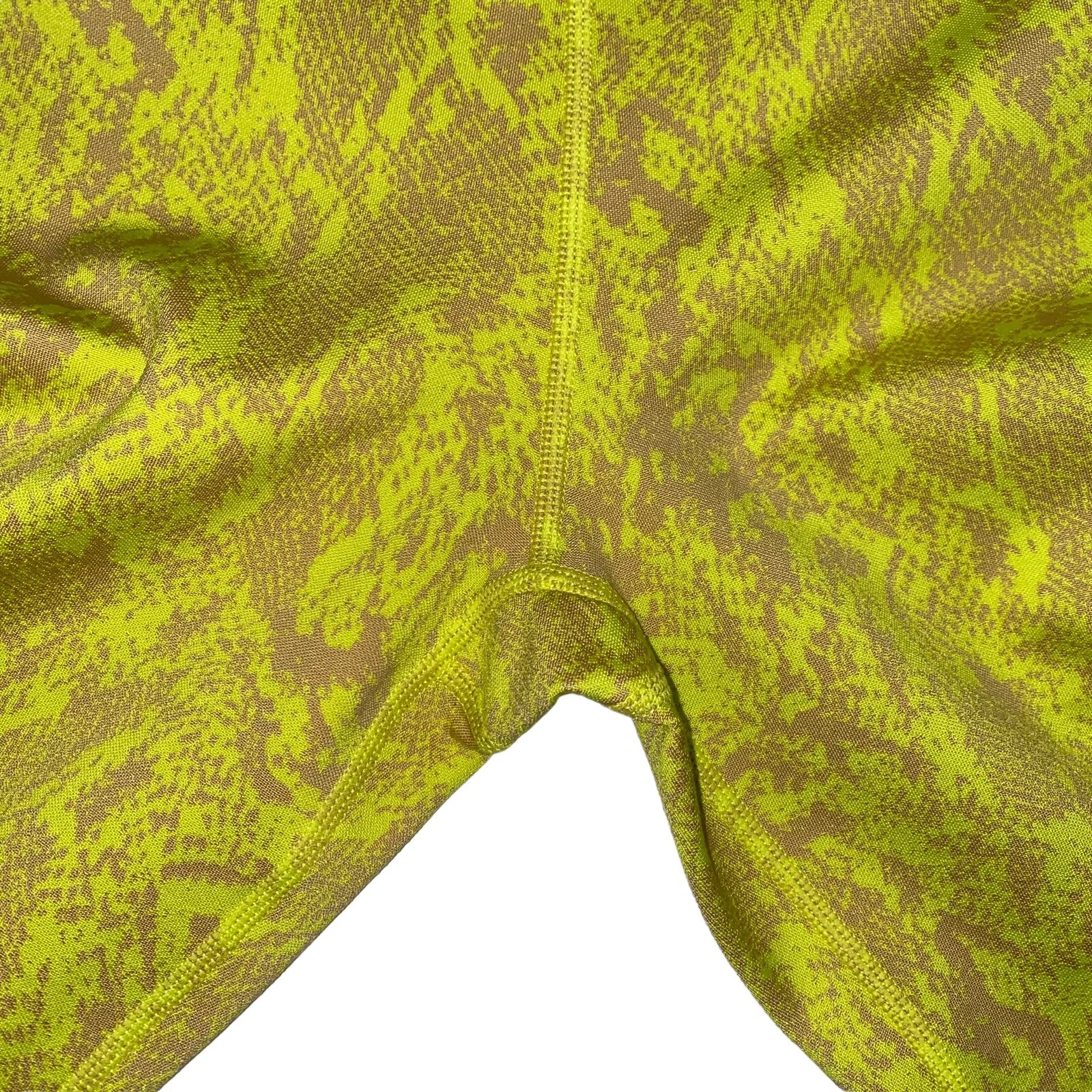 sweaty-betty flatter me neon camel snake jacquard 7/8 leggings