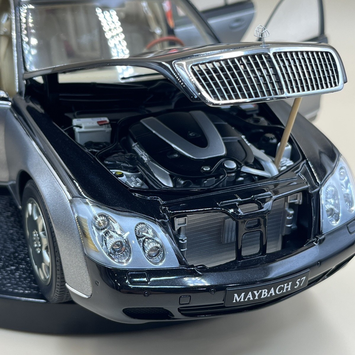 AUTOart MAYBACH 57ミニカー 1:18 AUTOART Maybach 57 SWB Grey Middle/Metallic Grey 1:18*Brand