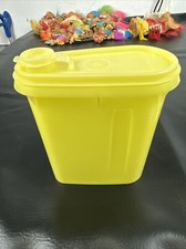 VINTAGE Tupperware 792-7 Store N Pour Yellow Container 793-16 Lid Beverage Buddy