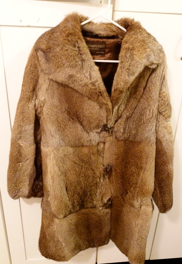 Cappotto pelliccia marrone vintage Jacques Saint Laurent Parigi New York taglia M L?