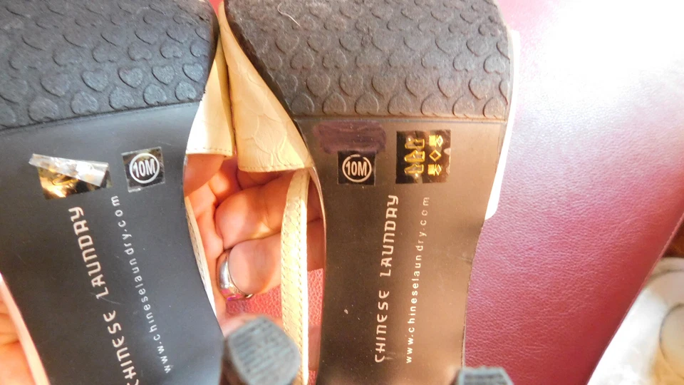 Sandalias elegantes chinas de lavandería marfil serpiente negro gamuza tacones correas entrecruzadas Foto 3 de 4