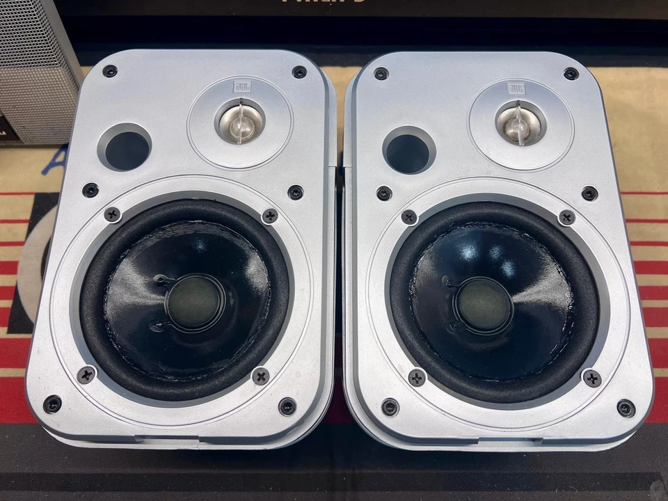 JBL 🌈 CONTROL ONE🌈 Coppia diffusori a due vie con woofer da 100 mm 4" Cromato - Immagine 2 di 4