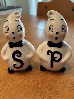 NWOT Carnival Cottage Johanna Parker Ceramic Ghost Salt Pepper Shakers Stoppers