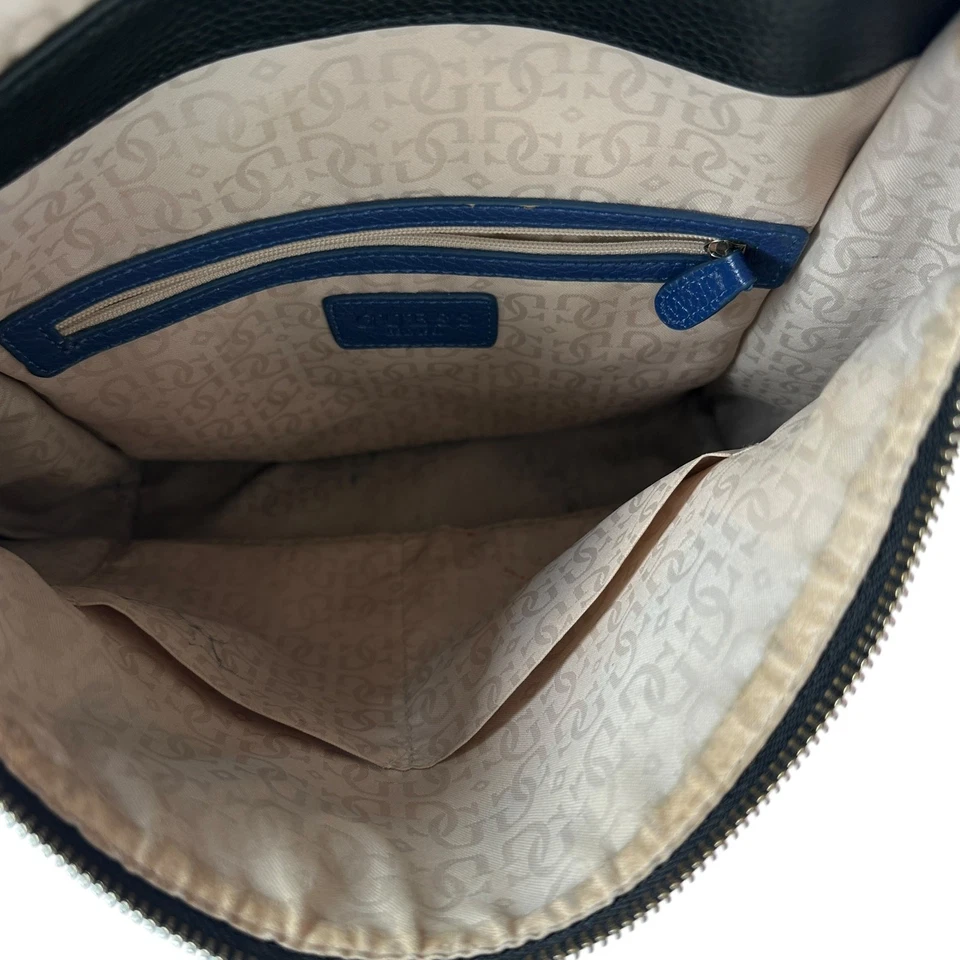 Mochila Guess Bolso Negro Azul Guijarro Cuero Plateado Metal Logo 10"x11.75"x4" Foto 4 de 4