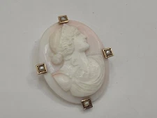LOVELY vintage 10K yellow gold shell CAMEO pin or pendant