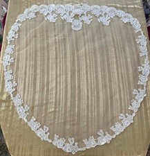 VINTAGE 1960s FINGERTIP LENGTH WHITE BRIDAL VEIL WITH COMB