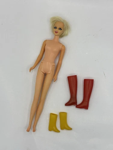 Vintage Mattel Twiggy Twist & Turn Doll & 2 pairs of VTG Boots 1960’s