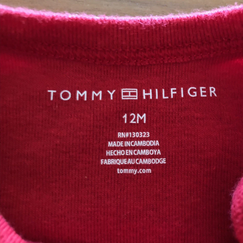 Tommy Hilfiger Camiseta Bebé Una Pieza Talla 12M Usada en Excelente Condición Roja Foto 2 de 3