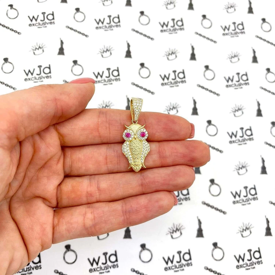 Colgante de búho ojos de piedra y rubí de oro amarillo de 14K de 1,4" Foto 4 de 4