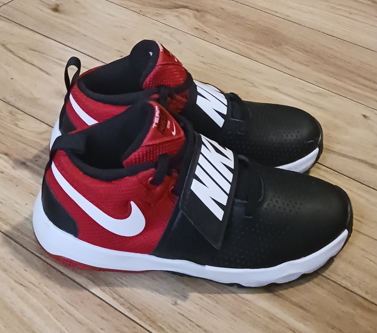 Size 7 (GS) - Nike Team Hustle D8 Mid Black University Red