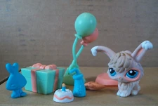 Hasbro~Littlest Pet Shop~Balloons N Treats~#1471 Tan Angora Rabbit~w/Accessories