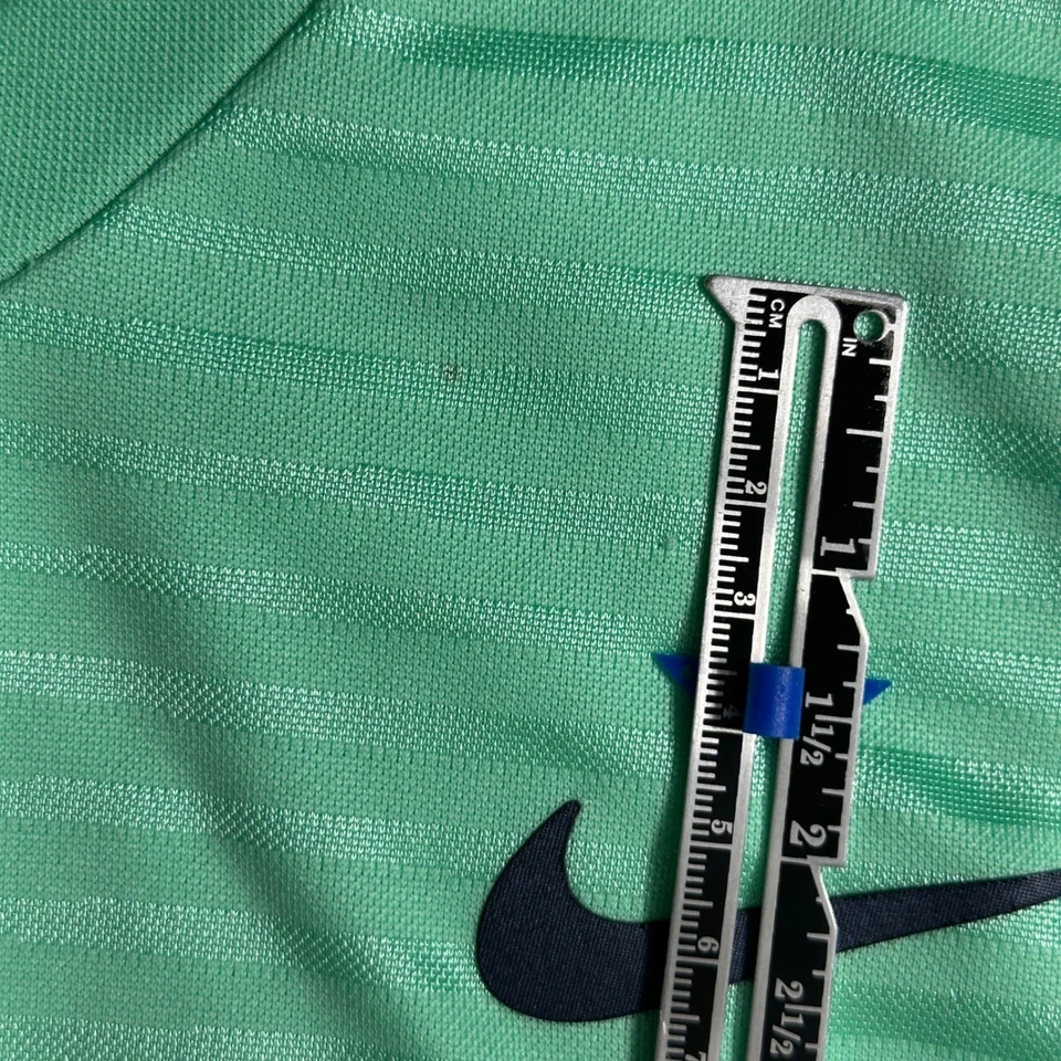 Nike Rafael Nadal Tenis Slam Verde Dri Fit Calce Ajustado Rayas Para Hombres L C19148-342 Foto 3 de 4