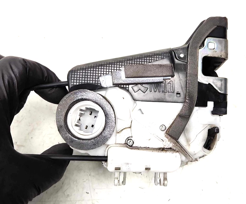 Actuador de pestillo de puerta trasera para pasajeros Subaru WRX 2015-16 2 cables OEM P/N 61035VA000 Foto 4 de 4