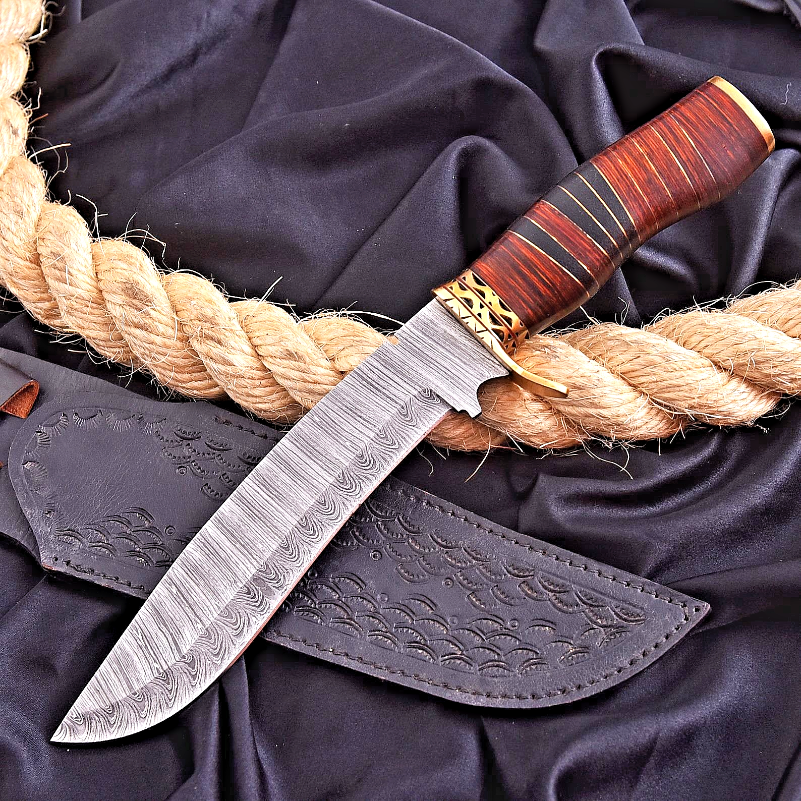 Custom Hand Made Damascus Steel Blade Hunting Bowie Knife Wood Handle HH-105