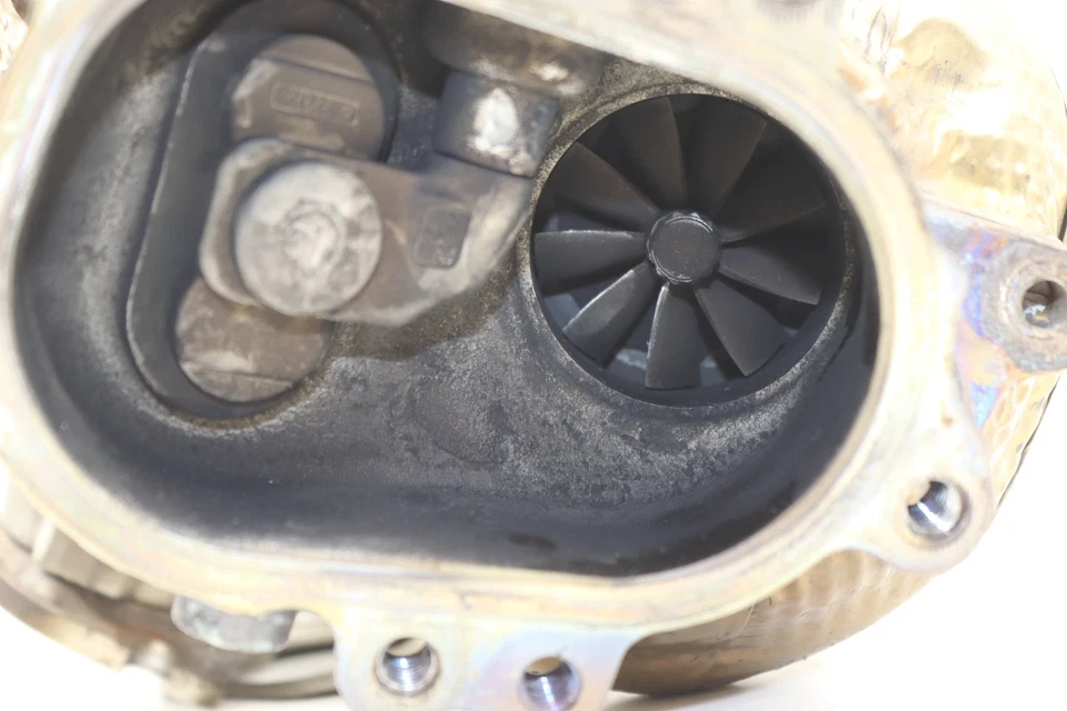 AUDI S8 2013-2014 4,0 L - turbocompresor izquierdo 079145721 Foto 3 de 4