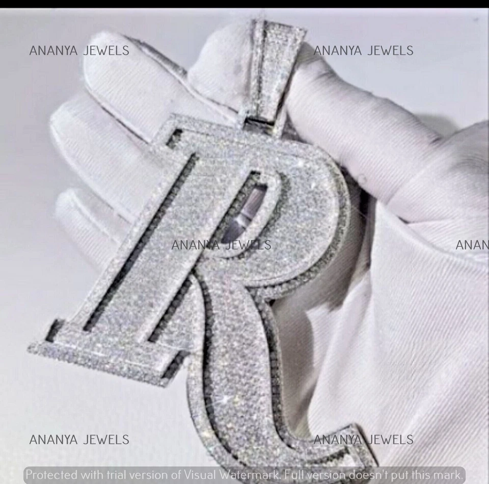 Colgante Hombre Personalizar Letra 'R' 2 Ct Corte Redondo Moissanita Plata de Ley 925 Foto 3 de 3