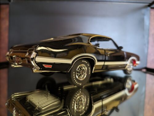 1971 OLDSMOBILE 4-4-2 W-30 STREET MACHINE SPORTS COUPE 1:18 EXACT DETAIL DIECAST - Picture 1 of 11