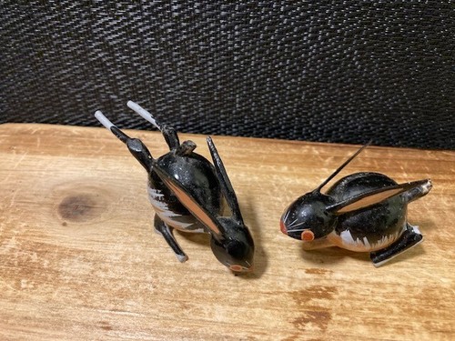 Pair of Vintage Beautiful Painted Nutshell Rabbit Figurines - Picture 5 of 5