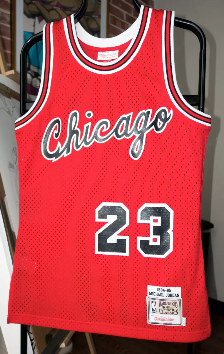 Mitchell & Ness Authentic Jersey Chicago Bulls 1984-85 Michael Jordan