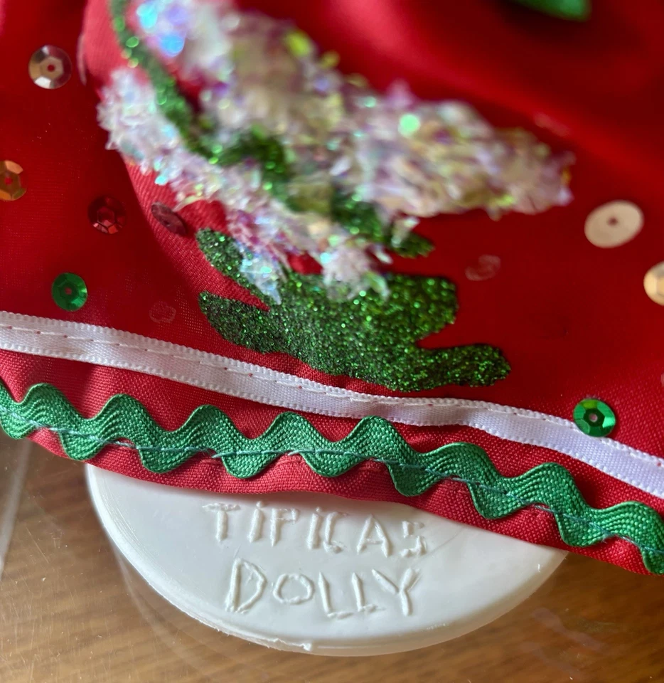 Muñeca mexicana vintage Tipicas Dolly 8” ropa tradicional hecha en México con soporte Foto 2 de 4