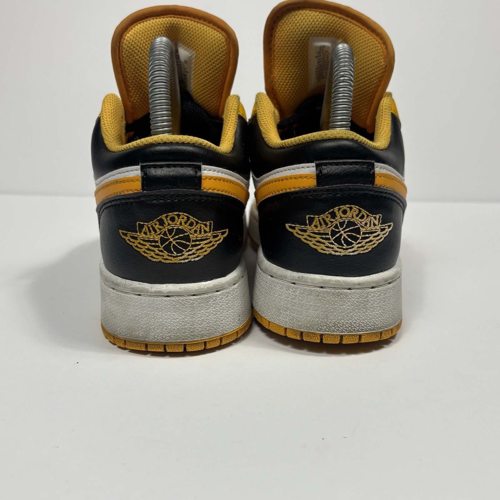 Jordan 1 Low Taxi White - 553560-701 Size 5Y
