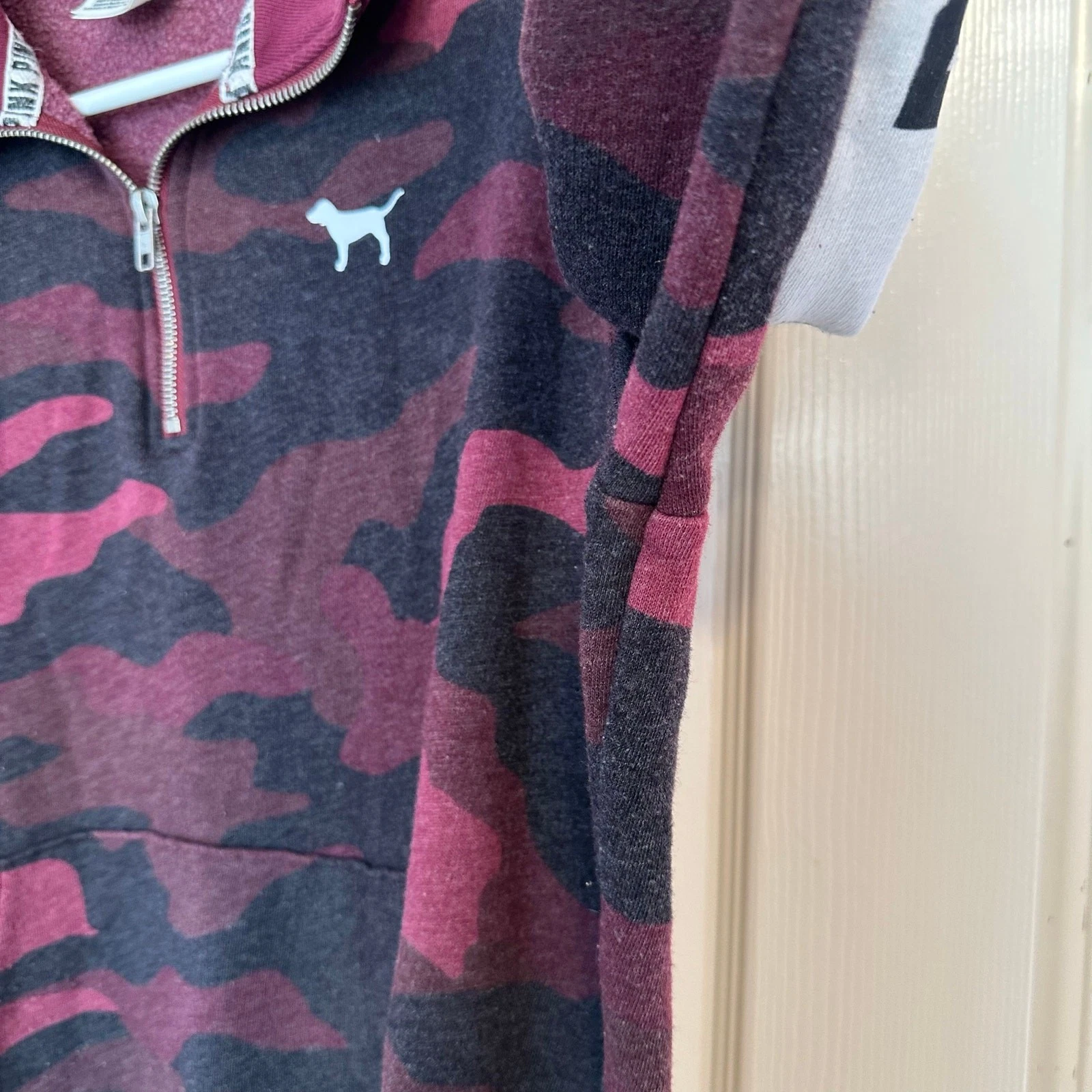 UNDERCOVER Felpa Victoria’s Secret ROSA Quarto Zip Taglia L Marrone Mimetica Logo Cane