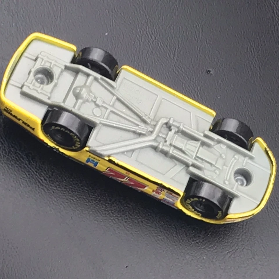 Coche de carreras NASCAR 22 CAT vintage de juguete fundido a presión negro amarillo Foto 4 de 4