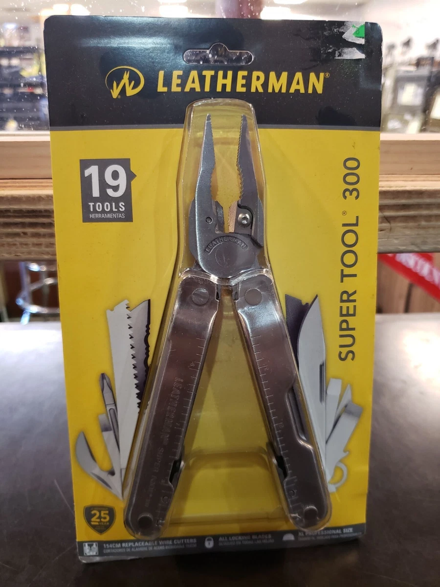 Kit de Multiherramienta SUPER TOOL 300 Negra Leatherman con Linterna P –  Toho Outdoor