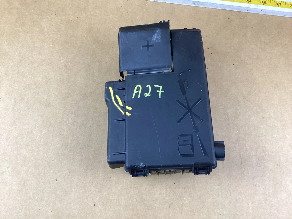 Cadillac ATS 2013-2019 carrocería trasera batería cable positivo conexión caja de fusibles OEM Foto 2 de 4