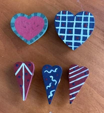 5 Vintage Button Covers. Painted Wood Hearts. 2 Large & 3 Narrow