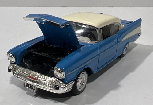 Chevrolet Bel Air diecast escala 1:43 Corgi azul blanco modelo de coche clásico - Imagen 3 de 8