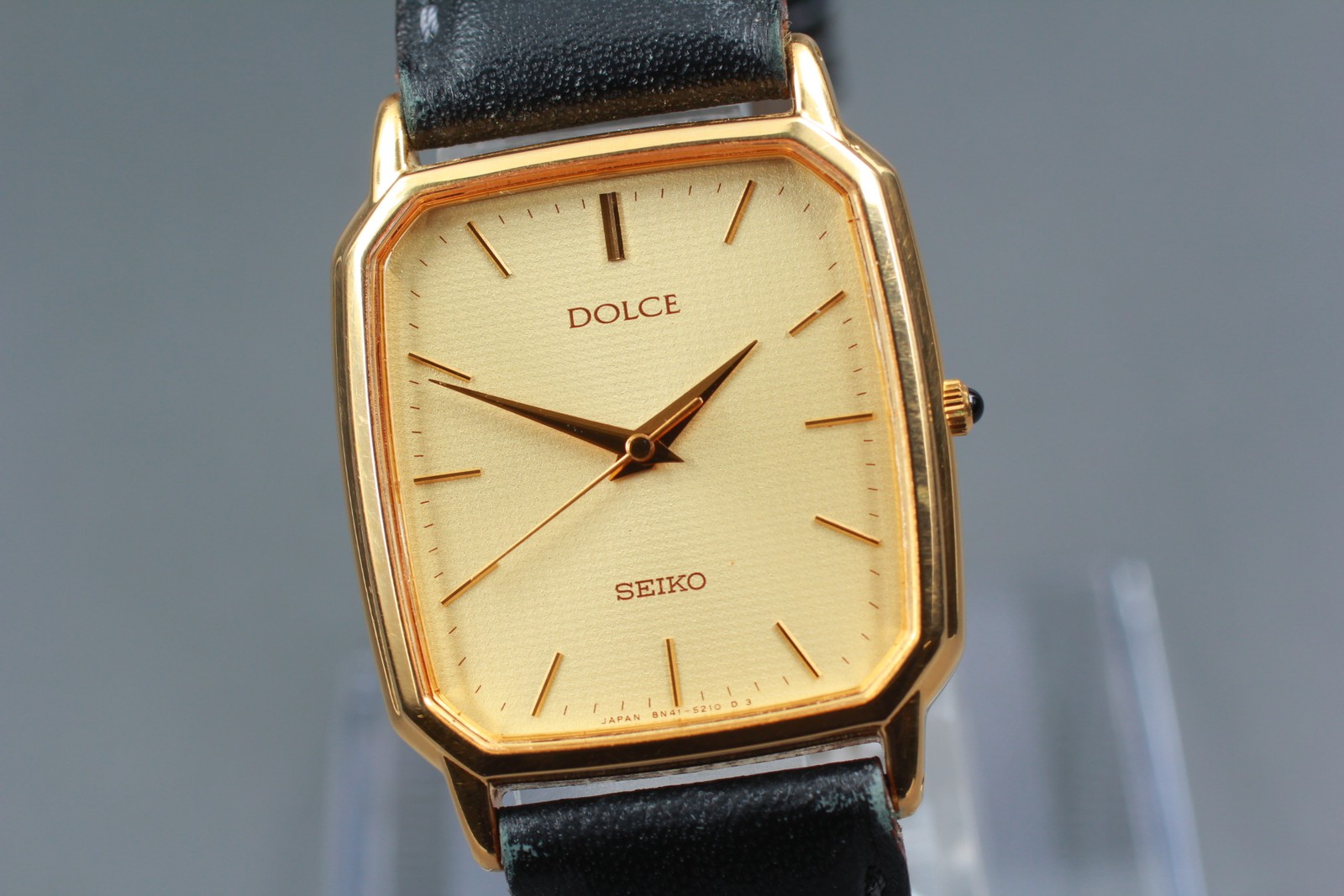 [N Gold Vintage 1993 JAPAN 8N41-5160 SEIKO Quartz From MINT] Men's Dolce Watch - vintagewatches.pk