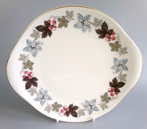 Royal Doulton Dinner Service Set CAMELOT for 6. Plates Bowls Cups. Bramble. VTG - Picture 9 of 12