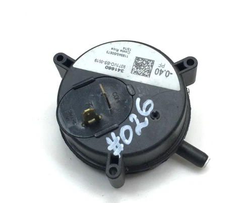 York Coleman Luxaire 9371VO-BS-0019 Pressure Switch 341660 -0.40" used #O26