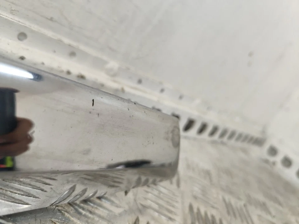 Manija del portón trasero tapa maletero nissan serena 2010 c25 Foto 4 de 4