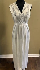 Vtg Vanity Fair Princess Nightgown Peignoir  Bridal Small Off White Lace