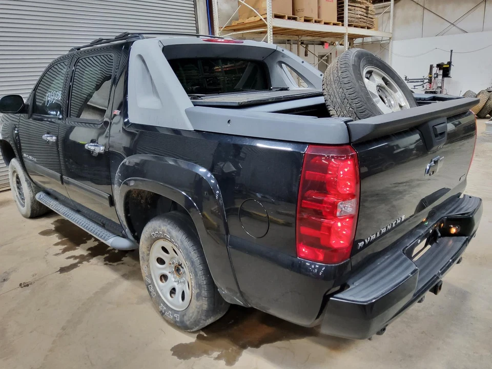 Espejo retrovisor interior delantero central usado se adapta a: Chevrolet Avalanche 1500 2011 Foto 2 de 4