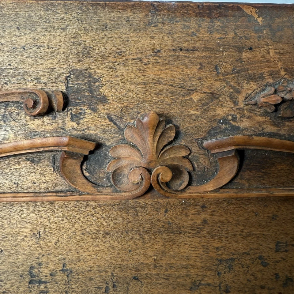 "Muestreador arquitectónico antiguo de madera dura tallada a mano con frontón desplazado 18,5""" Foto 2 de 4