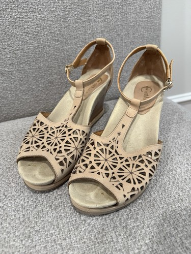 Earthies Casella Biscuit T Strap Cutwork Wedge Leather Sandal Sz 8.5 B