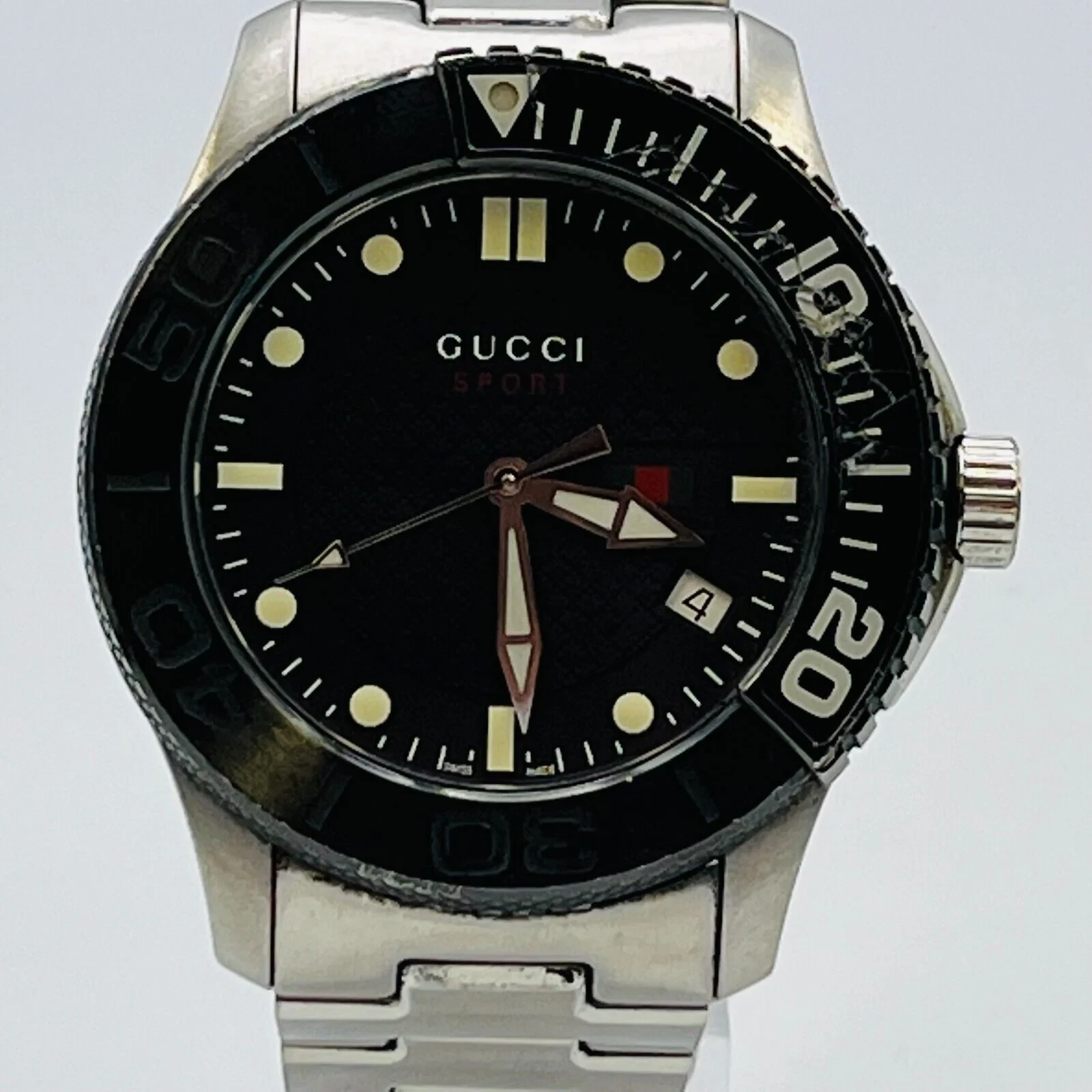 GUCCI 126.2 G intemporel sport quartz analogique avec rayures pare brise 44,7 mm