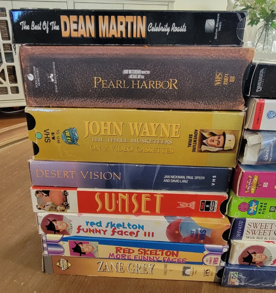 Lot of 16 VHS Tapes Disney Pearl Harbor Pooh Barney Red Skelton John Wayne LOOK Foto 2 de 3