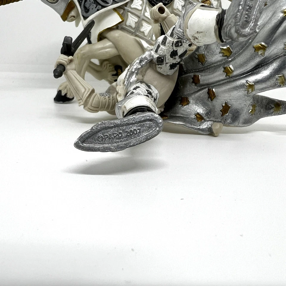 Caballero Medieval Unicornio Blanco + Caballero Caballo de Batalla 6" Papo PVC Figura 2007 Foto 3 de 4