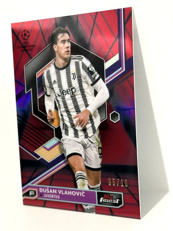 2022-23 Topps Finest UCL Juventus Dusan Vlahovic Black/Red Vaporwave /10 - Image 2 of 4