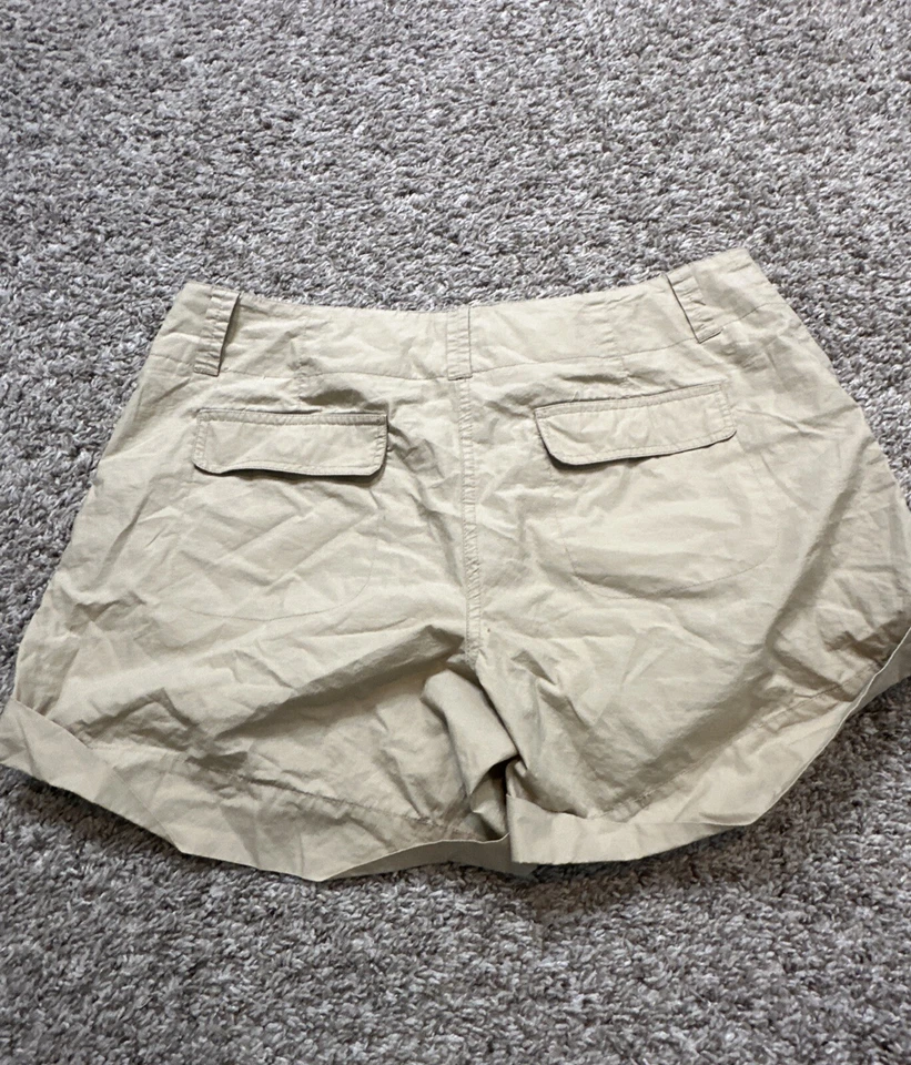 Pantalones cortos NYC para mujer talla 12 (medida 34X4) color caqui tostado puño enrollado Foto 2 de 4