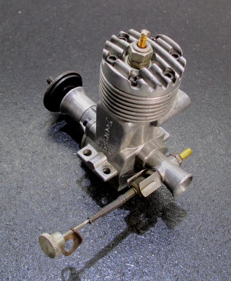 McCOY 19 rear carburetor vintage 2 cycle glow engine for model airplanes used - Image 4 of 4