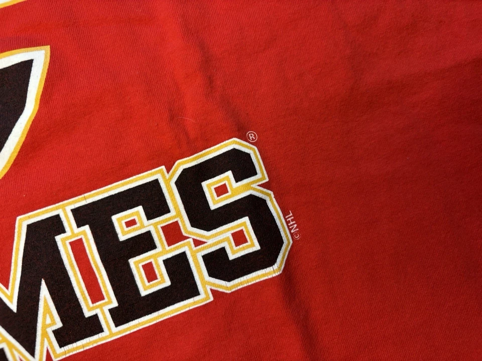 Camisa De Colección Calgary Flames Para Hombres XL Roja NHL Hockey Años 90 Gildan Big Spell Out Foto 3 de 4
